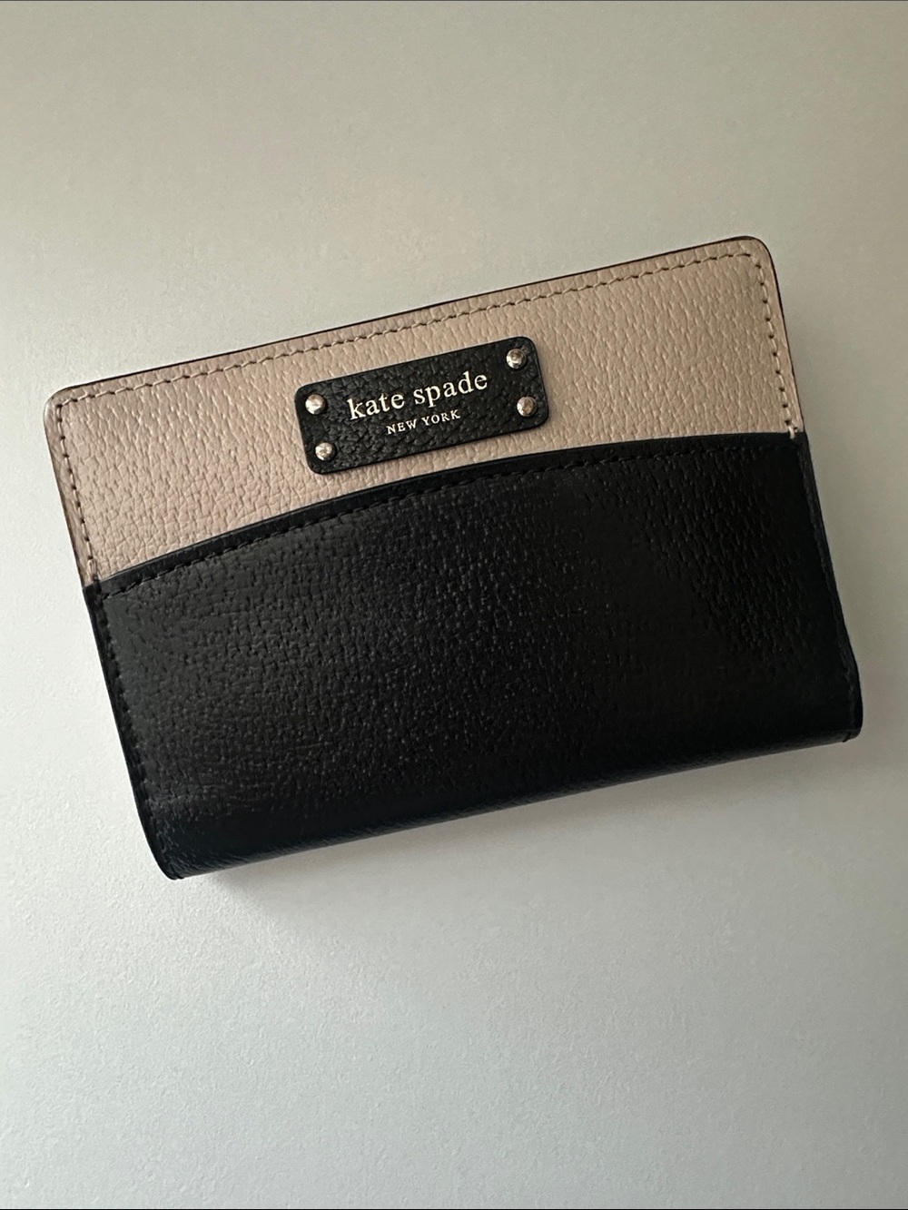 kate spade Two-Tone Pebbled Leather Bifold Wallet - Black & Beige